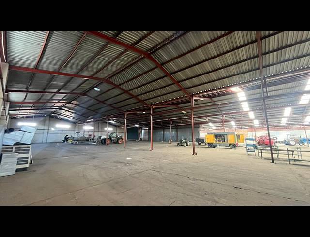 2,700M² WAREHOUSE TO LET IN BELLEVUE